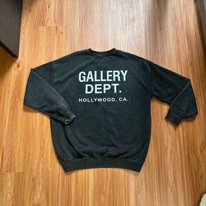 Gallery sweatshirt size medium